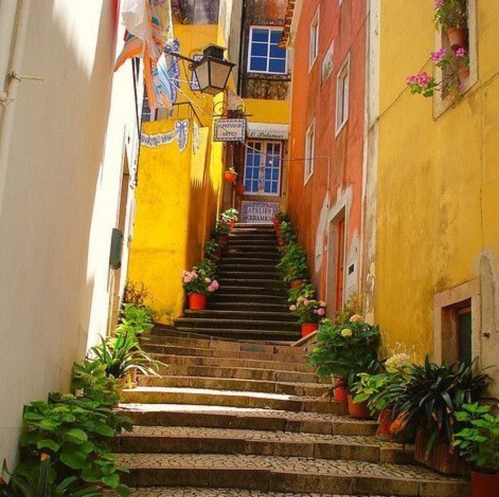 Escadaria típica de Lisboa
